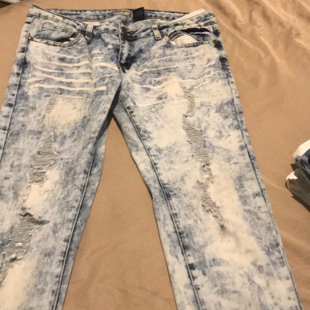 Lightly ripped skinny jeans